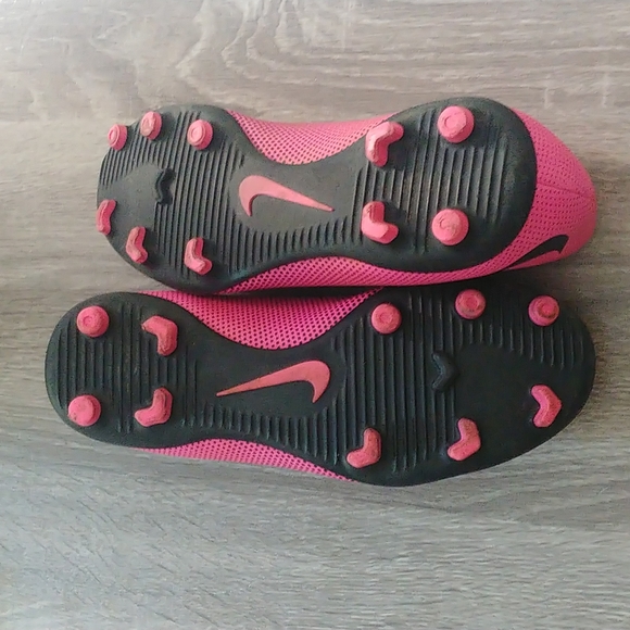Nike soccer cleats Big Girl/ youth size 5.5Y - Picture 5 of 7